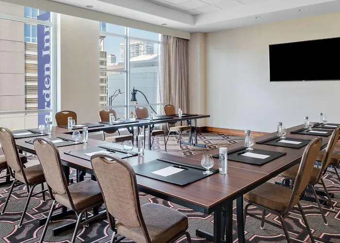 Hampton Mccormick Place 3*