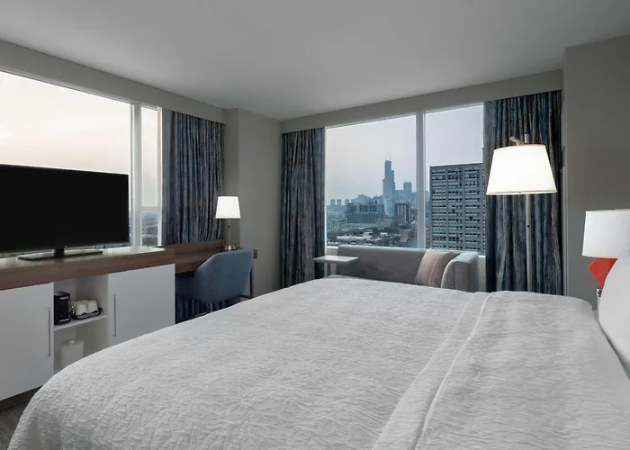 Hampton Mccormick Place 3*